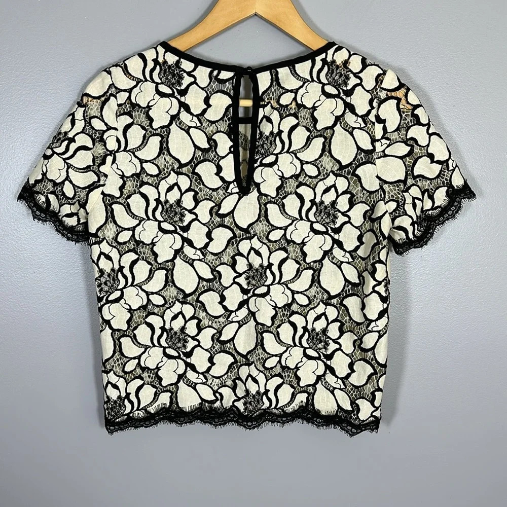 Caramela Floral Short Sleeve Top And Shorts Set with Lace Trim Small/Medium - Picture 2 of 11
